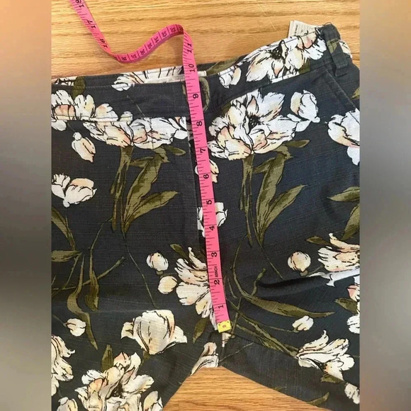 Abercrombie & Fitch Floral Ankle Gray/Green Pants - Size 2 - Picture 7 of 11